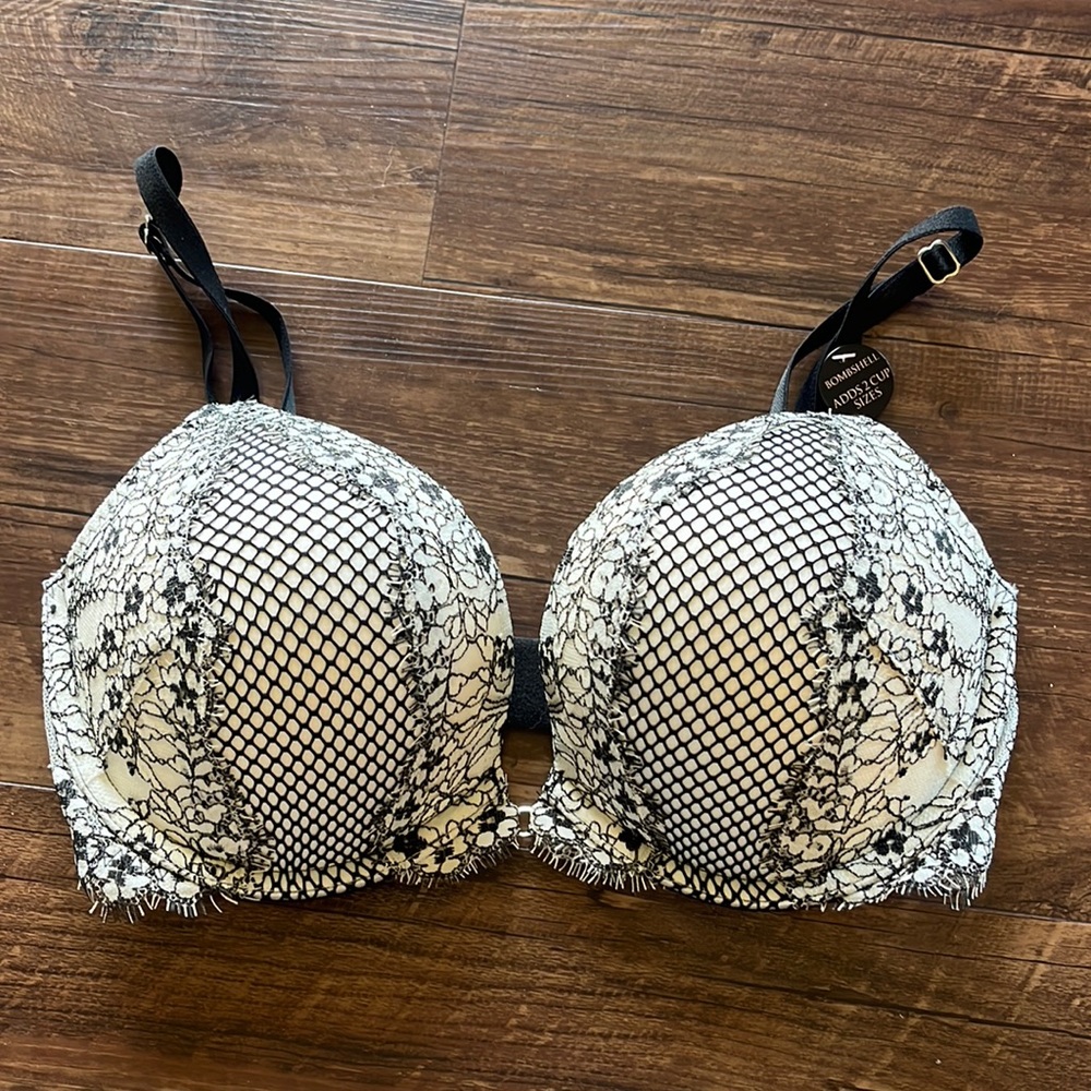 NEW Victoria’s Secret Very Sexy Black and White Lace Bombshell Bra 32D NWT